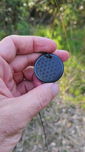 [Nuevo Diseño] Colgante Shungita Flor de la Vida | Hecho a Mano | Protección EMF y Equilibrio | LifeXpan Quantum Shield