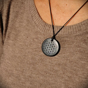 [Nuevo Diseño] Colgante Shungita Flor de la Vida | Hecho a Mano | Protección EMF y Equilibrio | LifeXpan Quantum Shield
