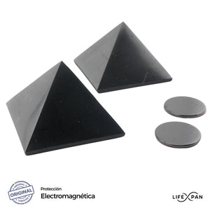 Shungita Pirámide
Pulidas de forma única diseñadas por Rudy Bianco
100% natural original de Karelia